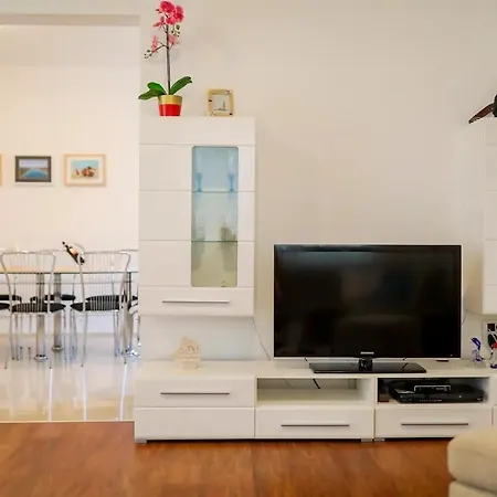 Holiday Ante - 30 M From Beach Vakantiehuis Ist