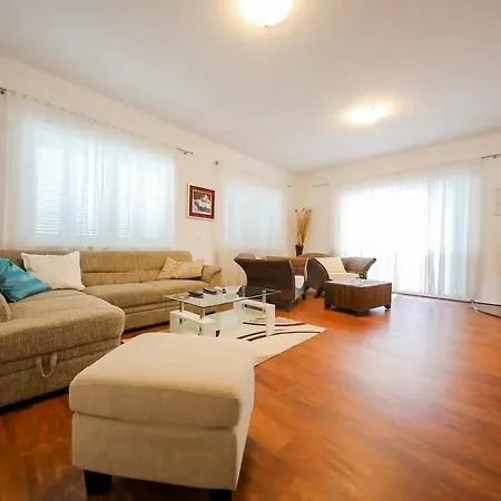 Holiday Ante - 30 M From Beach *