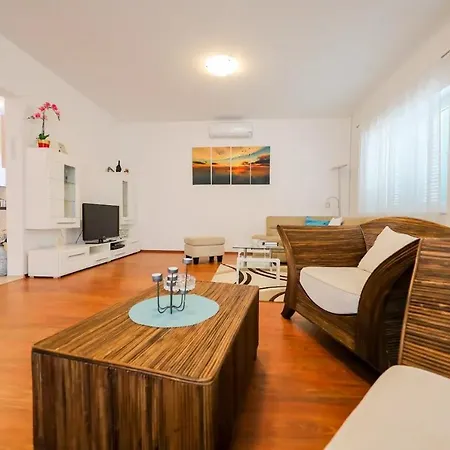 Vakantiehuis Holiday Ante - 30 M From Beach