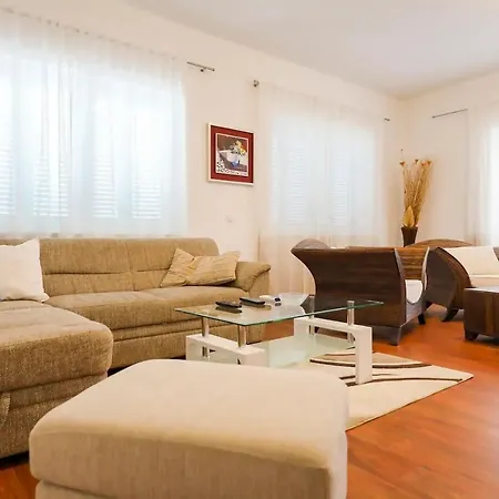 Holiday Ante - 30 M From Beach *