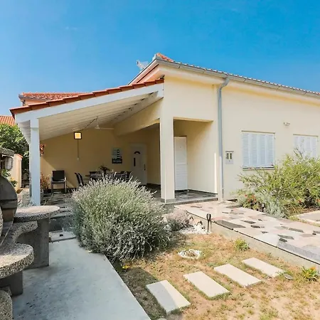 Holiday Ante - 30 M From Beach