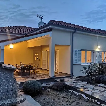 Holiday Ante - 30 M From Beach Tatil Evi